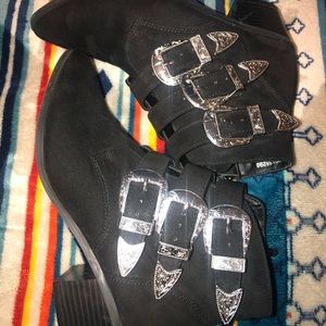 Suede forever 21 buckle ankle boot BLACK